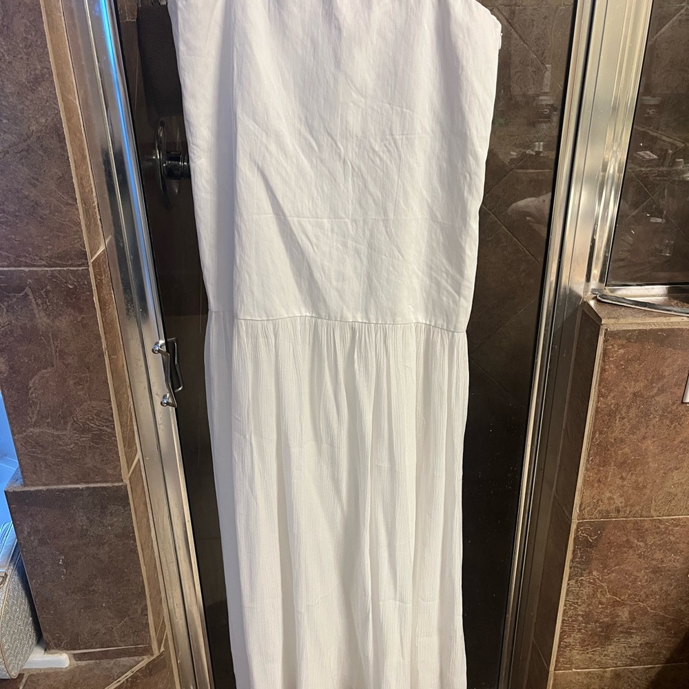 Elegant White Strapless Dress